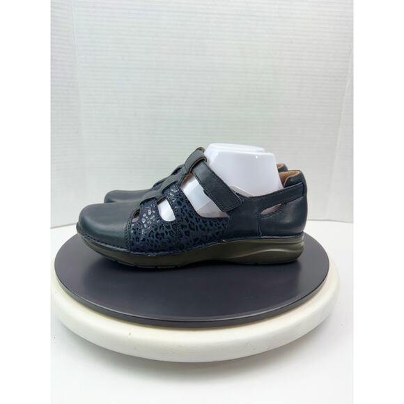 Clarks Appley Strap Womens Size 7.5 Wide Navy Leather Shoes Comfort Sandals - Picture 1 of 13